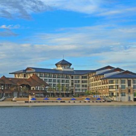 The Bellevue Resort Panglao Bagian luar foto The hotel's main building