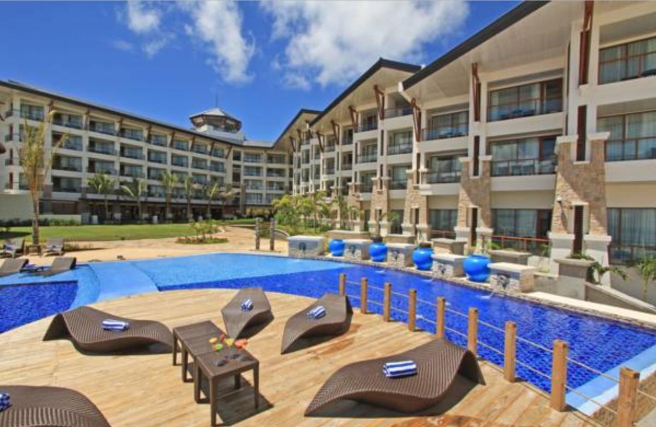 The Bellevue Resort Panglao Bagian luar foto The pool at the hotel