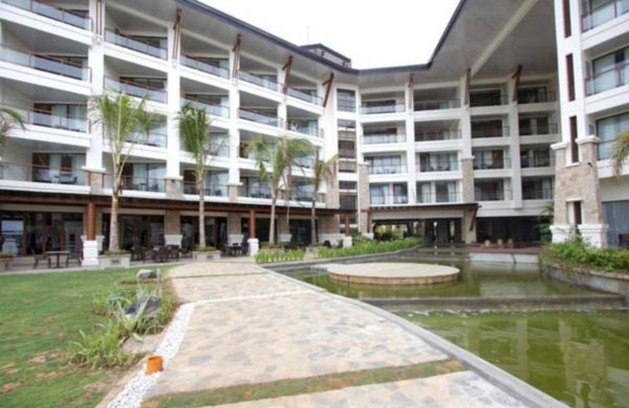 The Bellevue Resort Panglao Bagian luar foto The hotel's main building