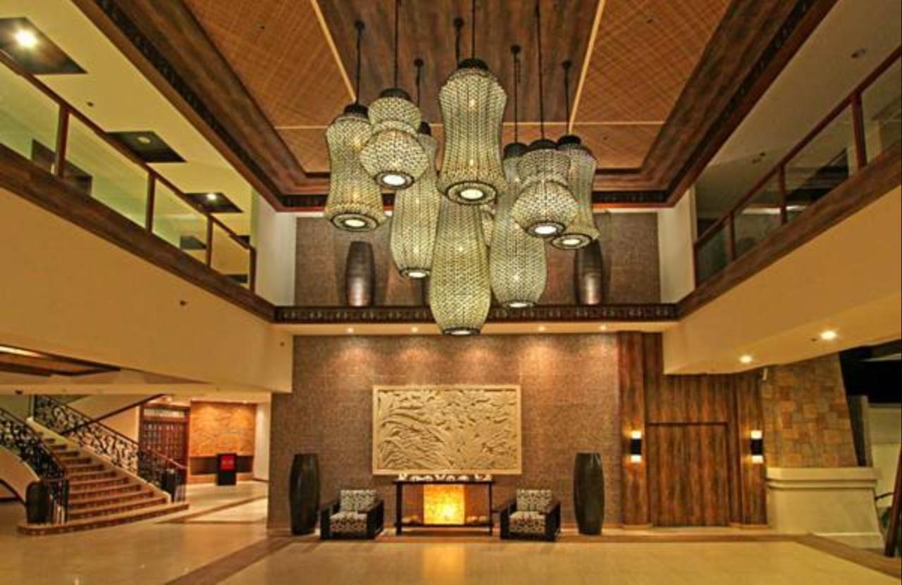 The Bellevue Resort Panglao Bagian luar foto The lobby of the hotel