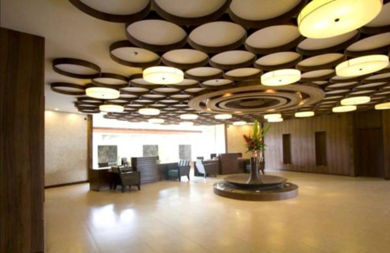The Bellevue Resort Panglao Bagian luar foto The lobby of the hotel