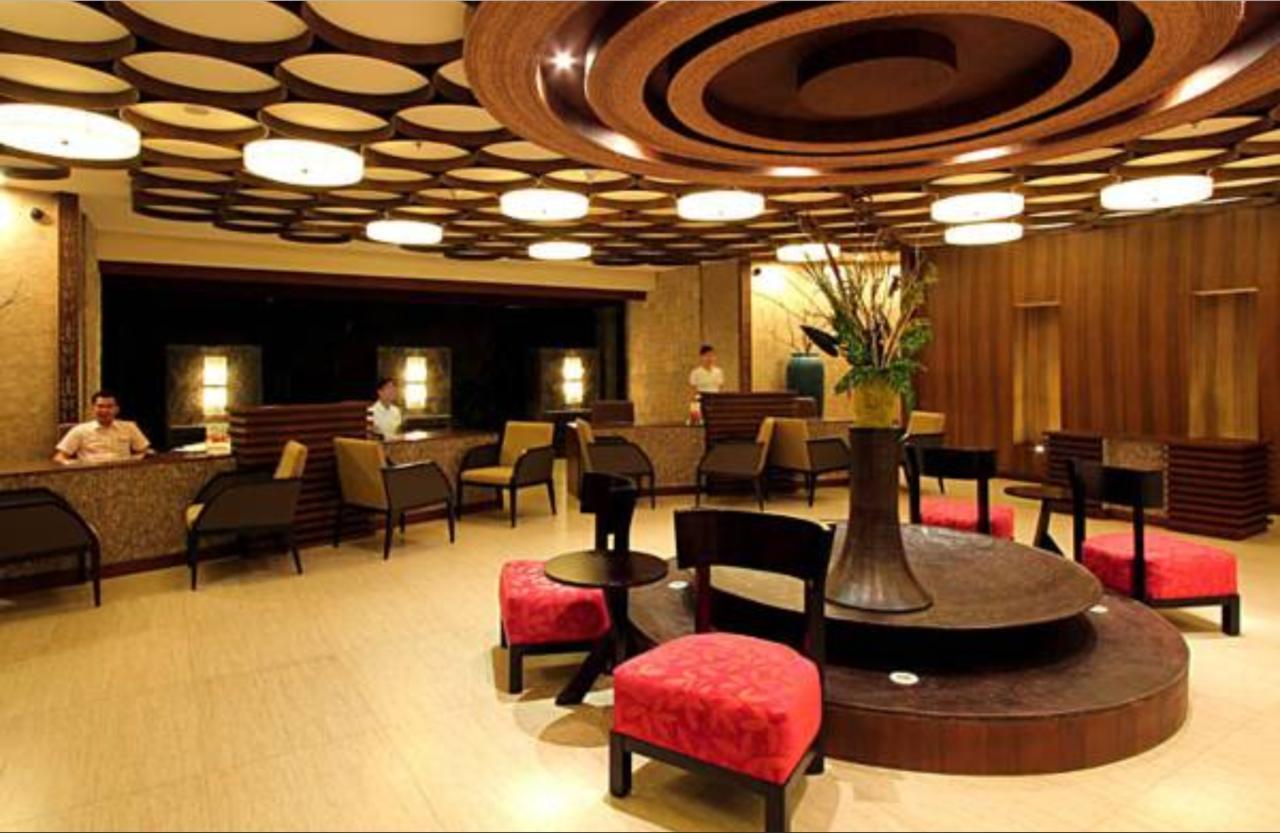 The Bellevue Resort Panglao Bagian luar foto The lounge at the airport