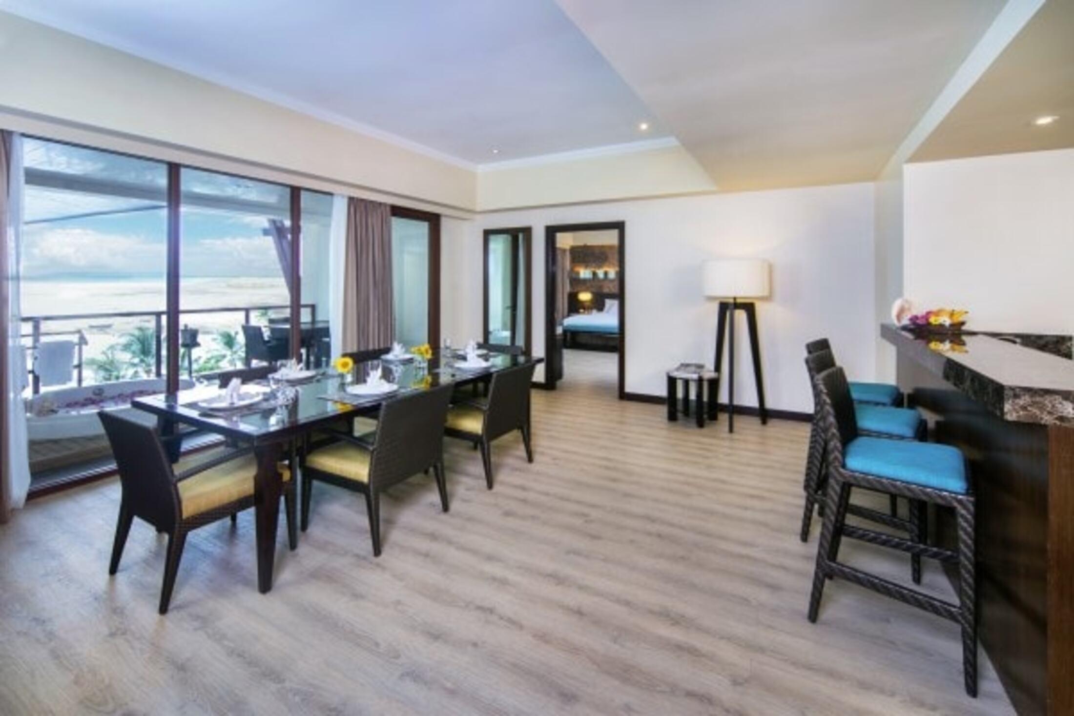 The Bellevue Resort Panglao Bagian luar foto A suite at the hotel