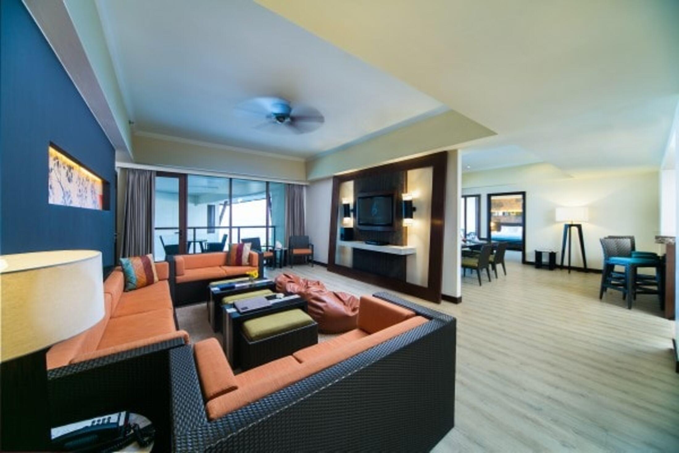 The Bellevue Resort Panglao Bagian luar foto Suite