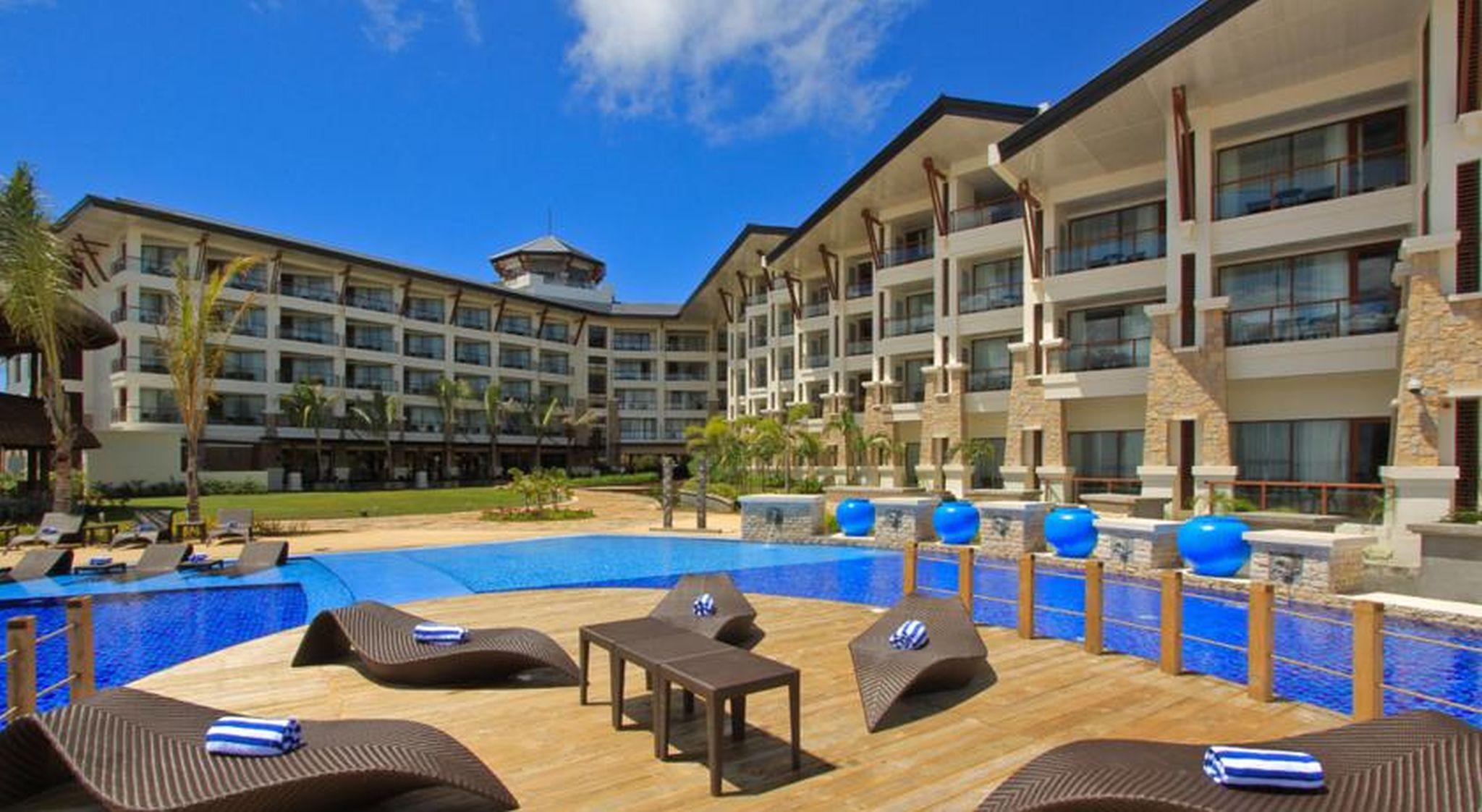 The Bellevue Resort Panglao Bagian luar foto The pool at the hotel