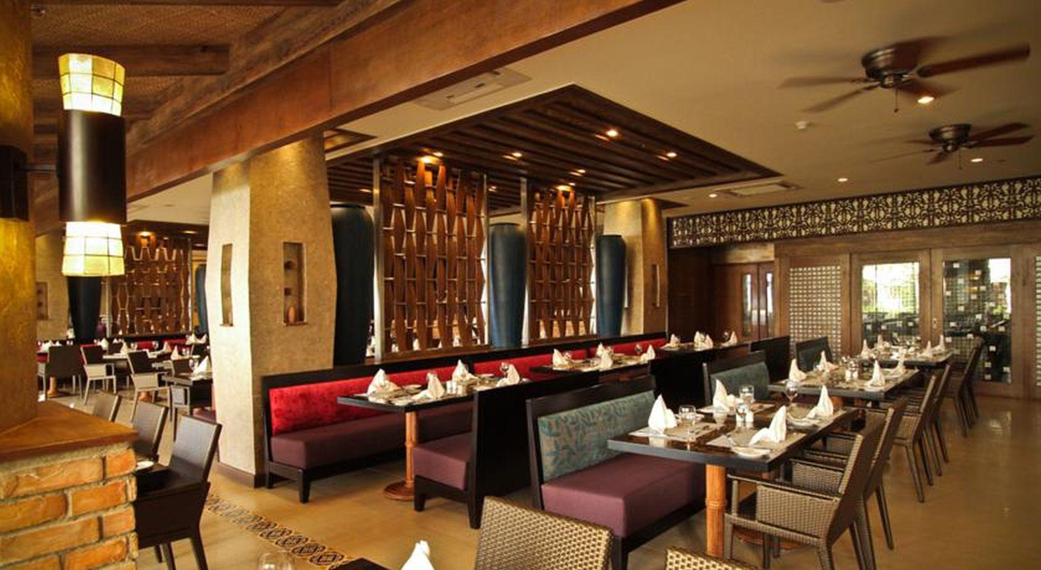 The Bellevue Resort Panglao Bagian luar foto The interior of a restaurant
