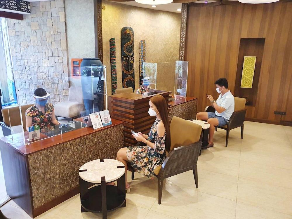 The Bellevue Resort Panglao Bagian luar foto The lobby of the hotel