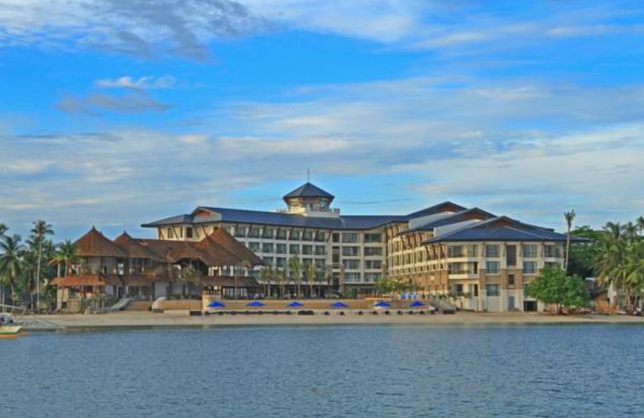 The Bellevue Resort Panglao Bagian luar foto The hotel's main building
