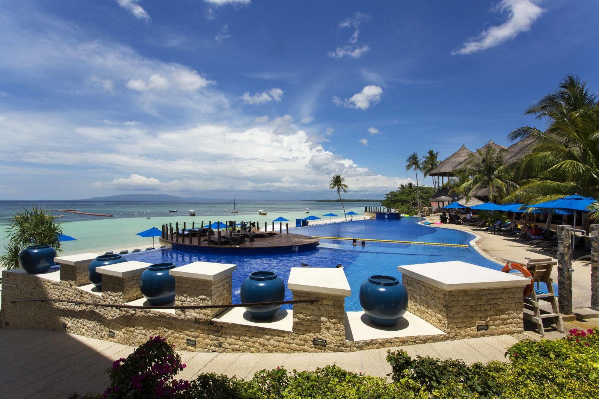 The Bellevue Resort Panglao Bagian luar foto The pool at the Shangri-La resort